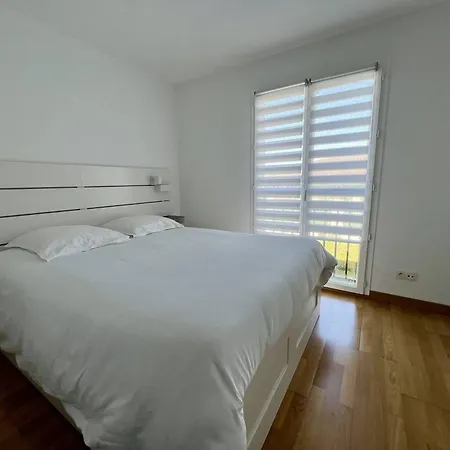 Confortable 2p Avec Balcon Et Parking A - Fr-1-495-133 *